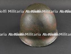 Coque de casque US camouflé. Camouflaged US helmet shell.