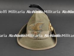 Chapeau de grande tenue de médecin-colonel des Chasseurs Alpins italien. Doctor-Colonel of the Italian Alpine Hunters