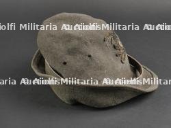 Chapeau de troupe du 1er Régiment des Chasseurs Alpins italien. Troop hat of the 1st Italian Alpine Fighter Regiment. — photo 10