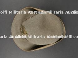 Chapeau de grande tenue d’officier du 13eme Régiment d’Artillerie de montagne italien. Officer’s hat of the 13th Italian Mountain Artillery Regiment. — miniature 4
