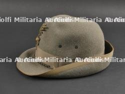 Chapeau de grande tenue d’officier du 13eme Régiment d’Artillerie de montagne italien. Officer’s hat of the 13th Italian Mountain Artillery Regiment. — miniature 5