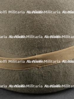 Chapeau de grande tenue d’officier du 13eme Régiment d’Artillerie de montagne italien. Officer’s hat of the 13th Italian Mountain Artillery Regiment. — photo 9