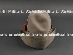 Chapeau de grande tenue d’adjudant du 1er Régiment des Chasseurs Alpins italien. Warrant officer’s hat of the 1st Italian Alpine Fighter Regiment. — photo 7