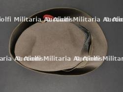 Chapeau de grande tenue d’adjudant du 1er Régiment des Chasseurs Alpins italien. Warrant officer’s hat of the 1st Italian Alpine Fighter Regiment. — miniature 8