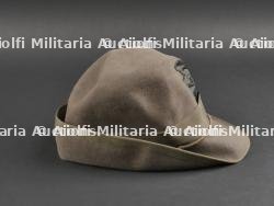 Chapeau de grande tenue d’adjudant du 1er Régiment des Chasseurs Alpins italien. Warrant officer’s hat of the 1st Italian Alpine Fighter Regiment. — miniature 9
