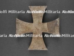 Presse papier patriotique Croix de Fer et reproduction d'un hausse col de porte drapeau. Iron Cross paperweight and reproduction colours bearer's gorget. — photo 3