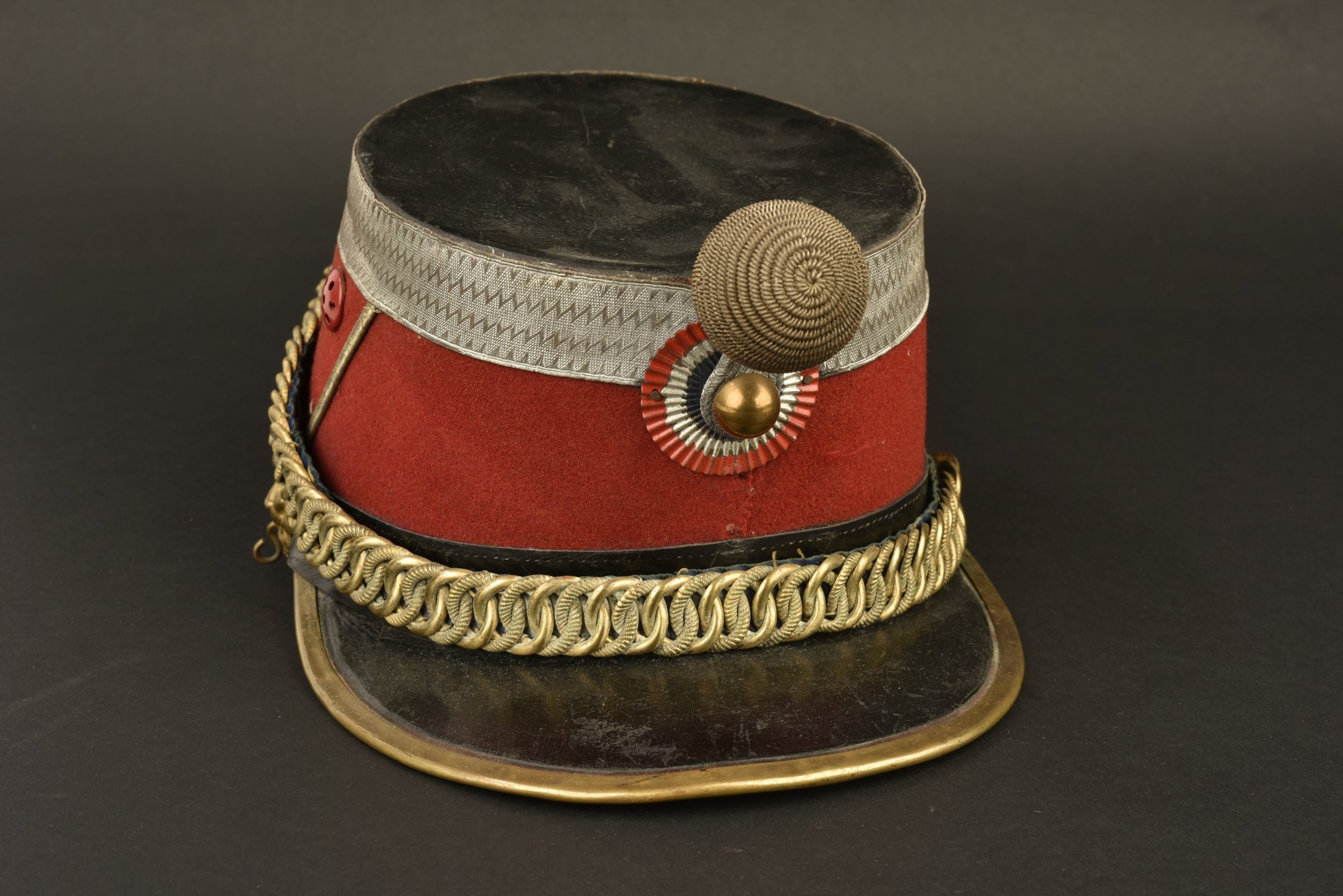 403: Cocarde tricolore pour chapeau, tissée en fils d'a : Lot 403