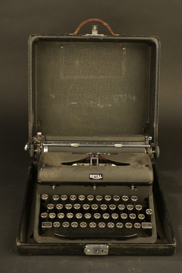 Machine à écrire Royal USA MD