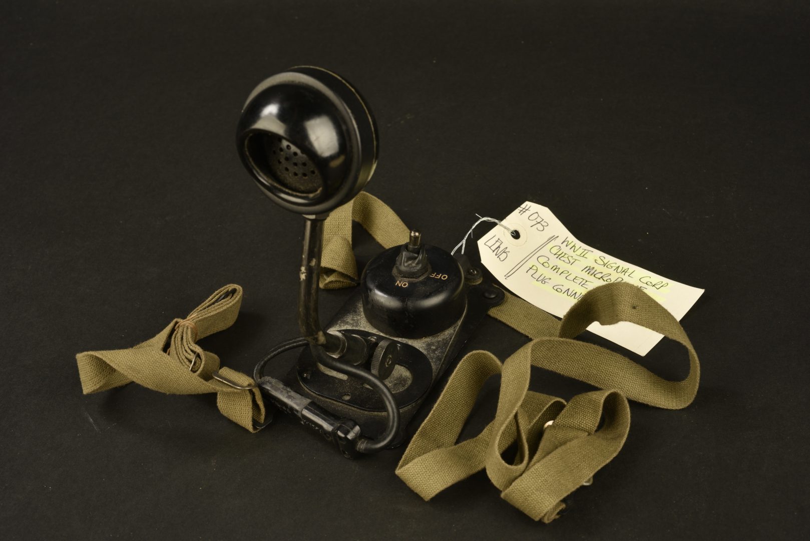 Microphone du Signal Corps. WWII Signal Corp Chest Microphone. Aiolfi