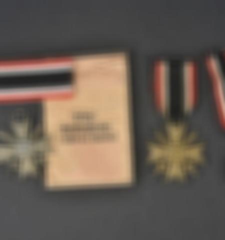 1219-___vente-dobjets-militaires-et-de-souvenirs-historiques-du-xxeme-siecle - Lot 547
