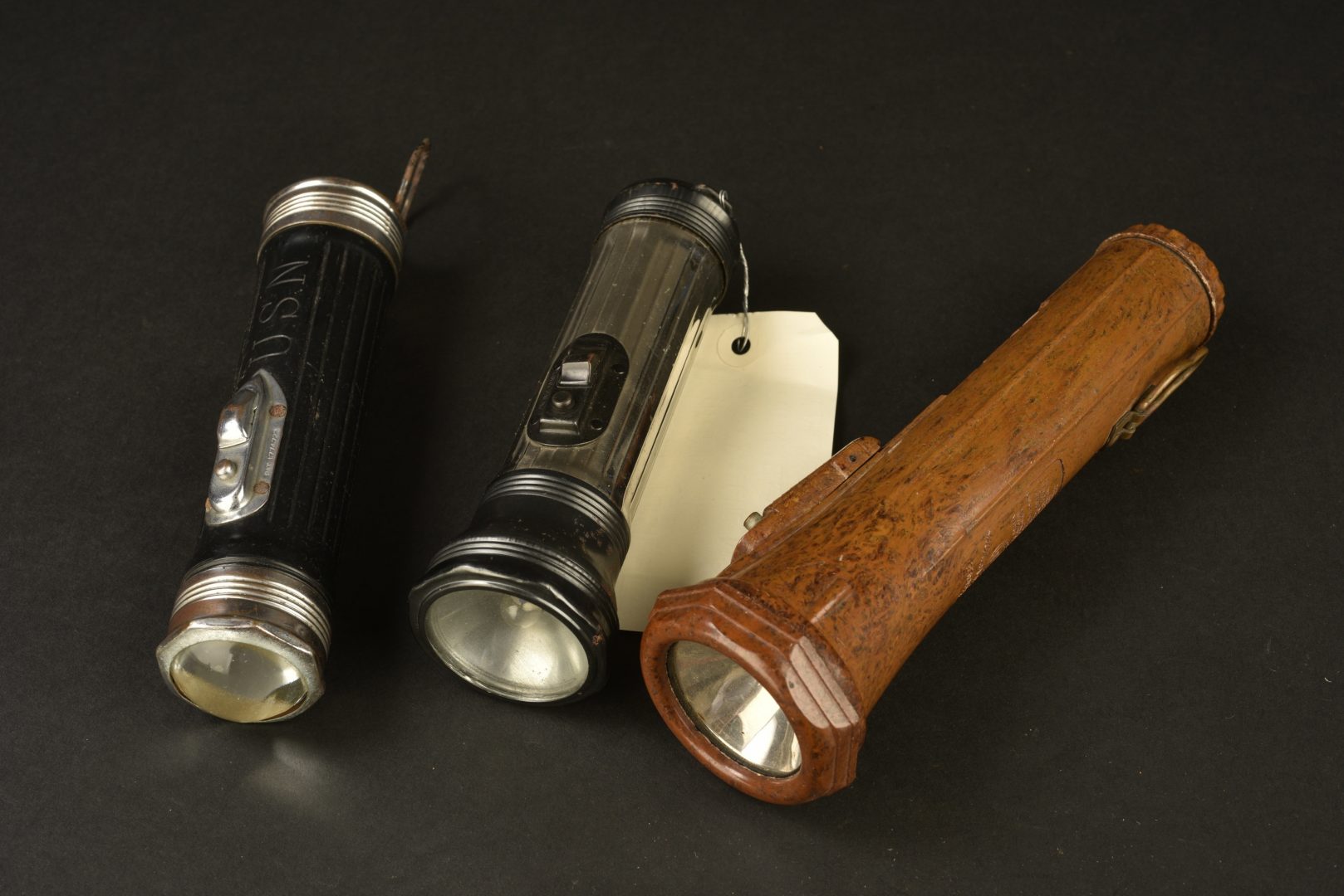 Ensemble de lampes de poche US Navy. 3 US Navy Flashlights WWII Models