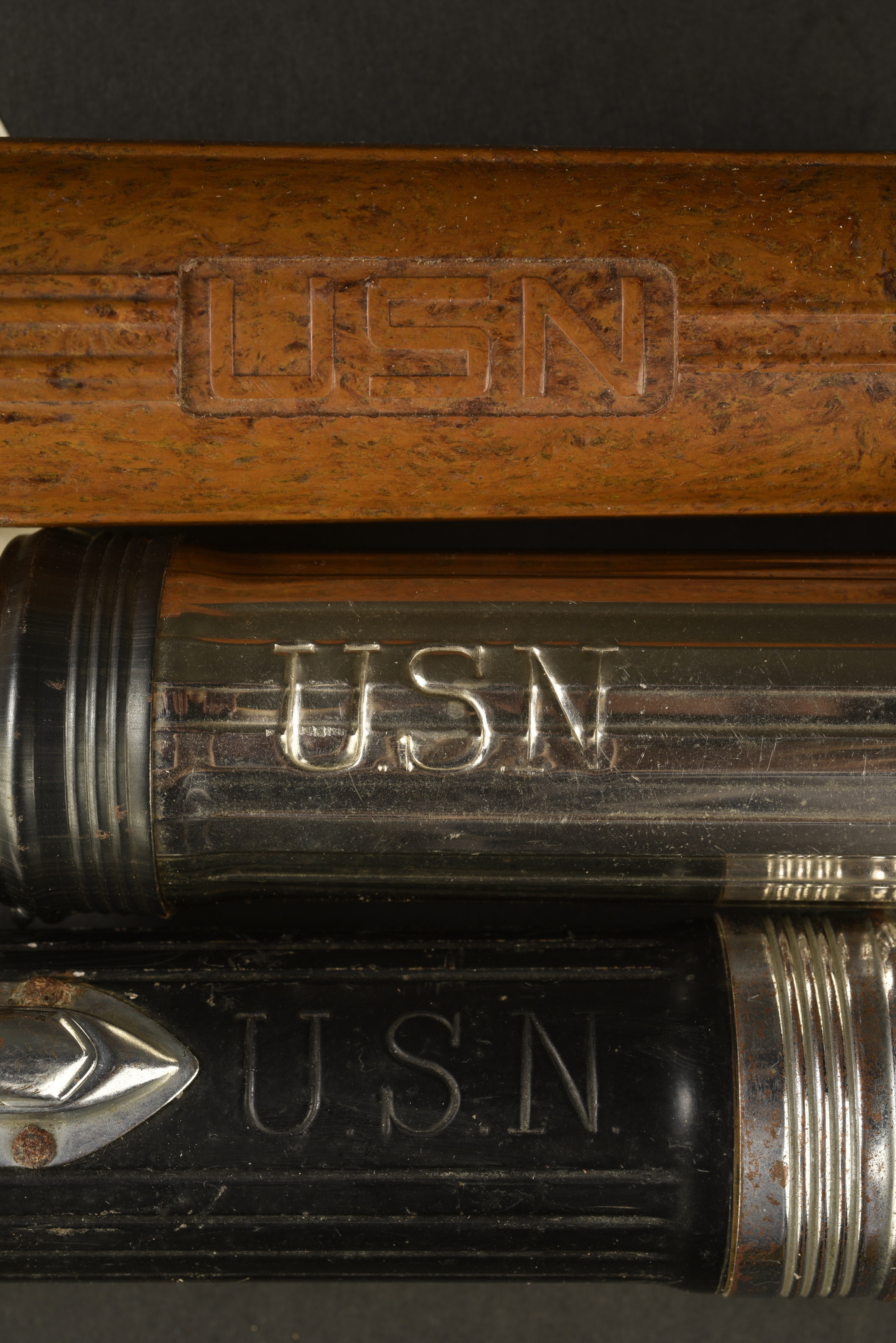Ensemble de lampes de poche US Navy. 3 US Navy Flashlights WWII Models