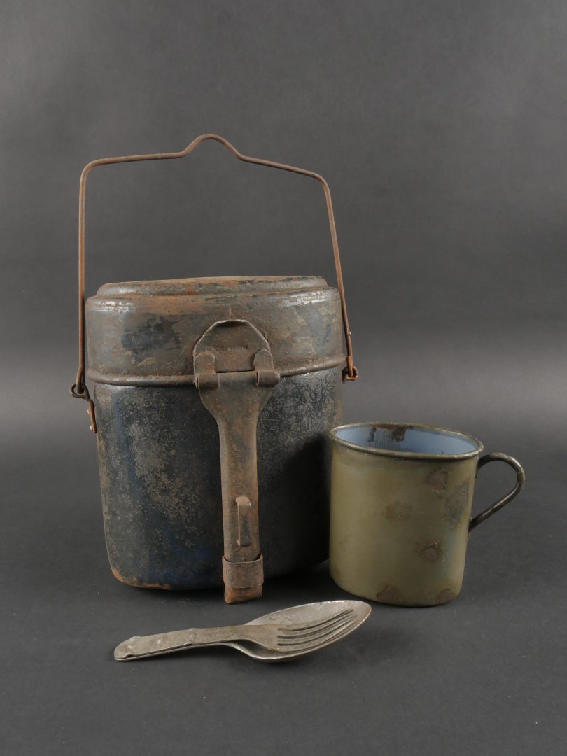Gamelle, quart et couverts allemands. German Mess Kit, Cup, and Cutlery ...