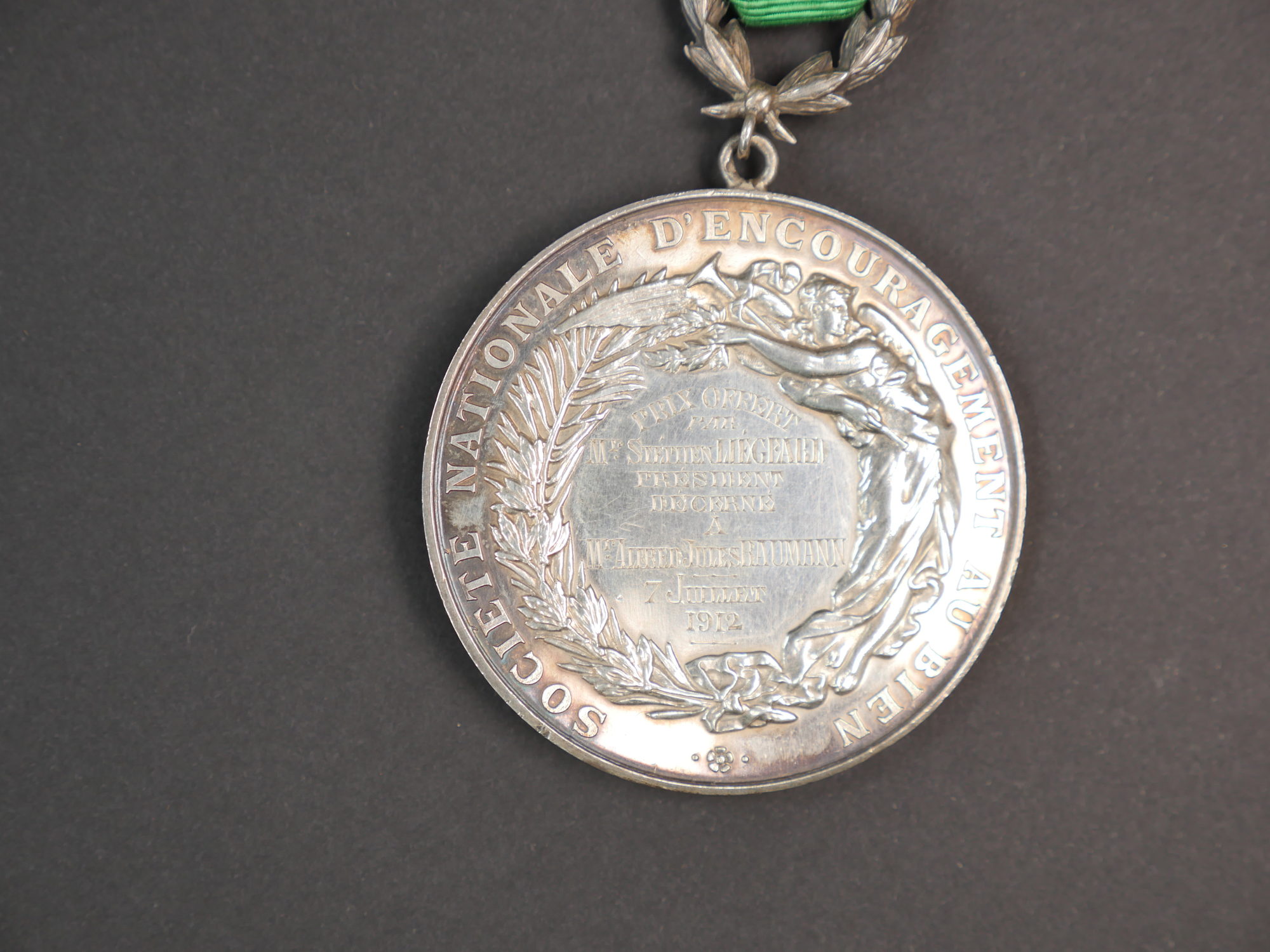 Médaille Ancienne - Société D'Encouragement Au Bien (France)