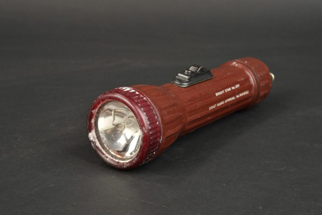 Lampe De Poche Doctorlight 28 LEDs - Aimant & Crochet - Pour Garage, Bricolage, Dépannage - Piles AAA