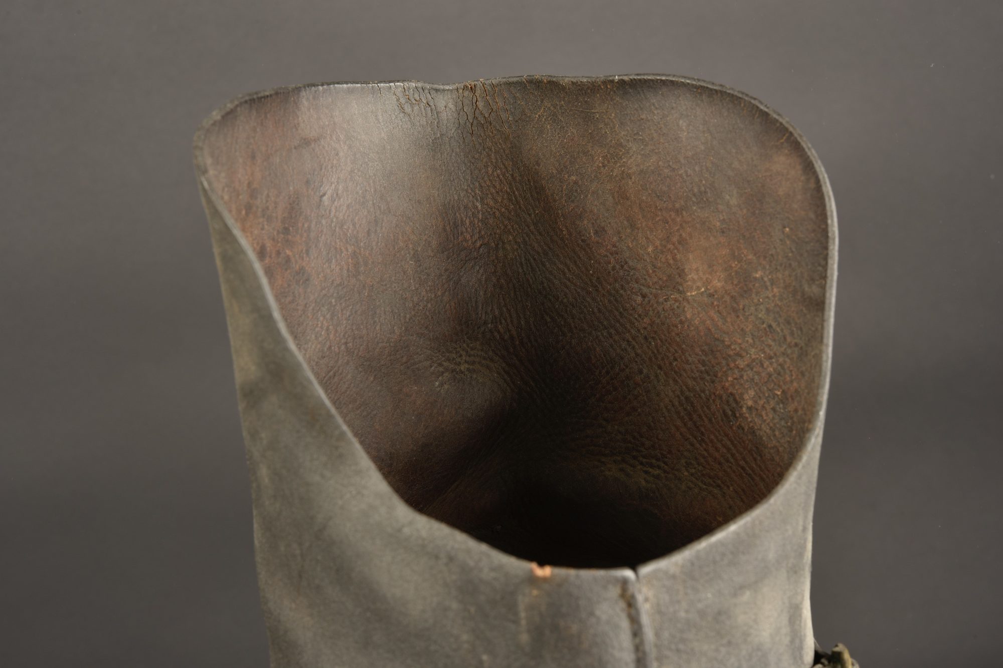 Paire d'éperons à col de cygne en laiton massif Armée britannique, bottes militaires, chaussures. - France Paire d'éperons à col de cygne en laiton massif Armée britannique, bottes militaires, chaussures. - France