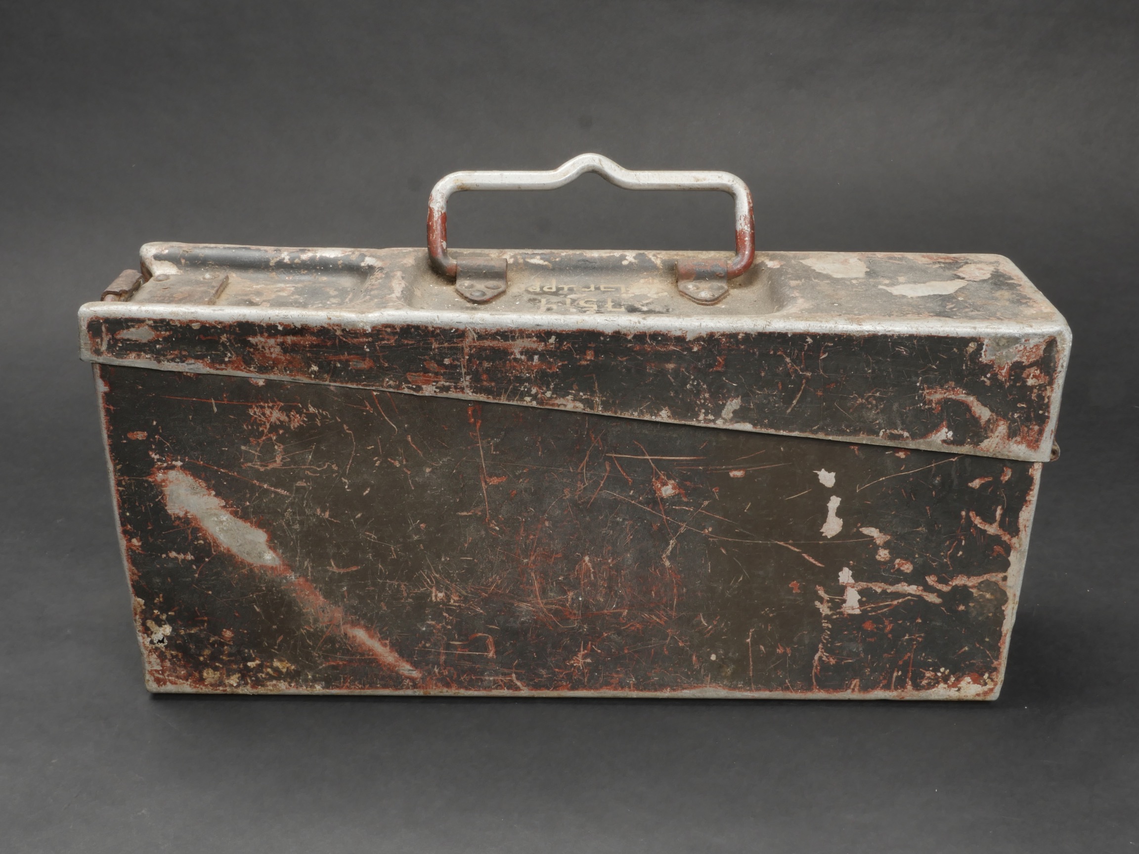Caisse à Munitions Originale Armée Suisse - Boîte Métal Robuste, étanche, Usage Polyvalent - 10