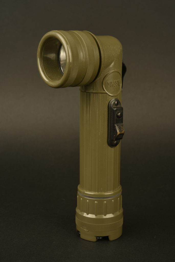Lampe Torche USGI MX-991/U - Tête Angulaire - Olive - Piles D - Occasion