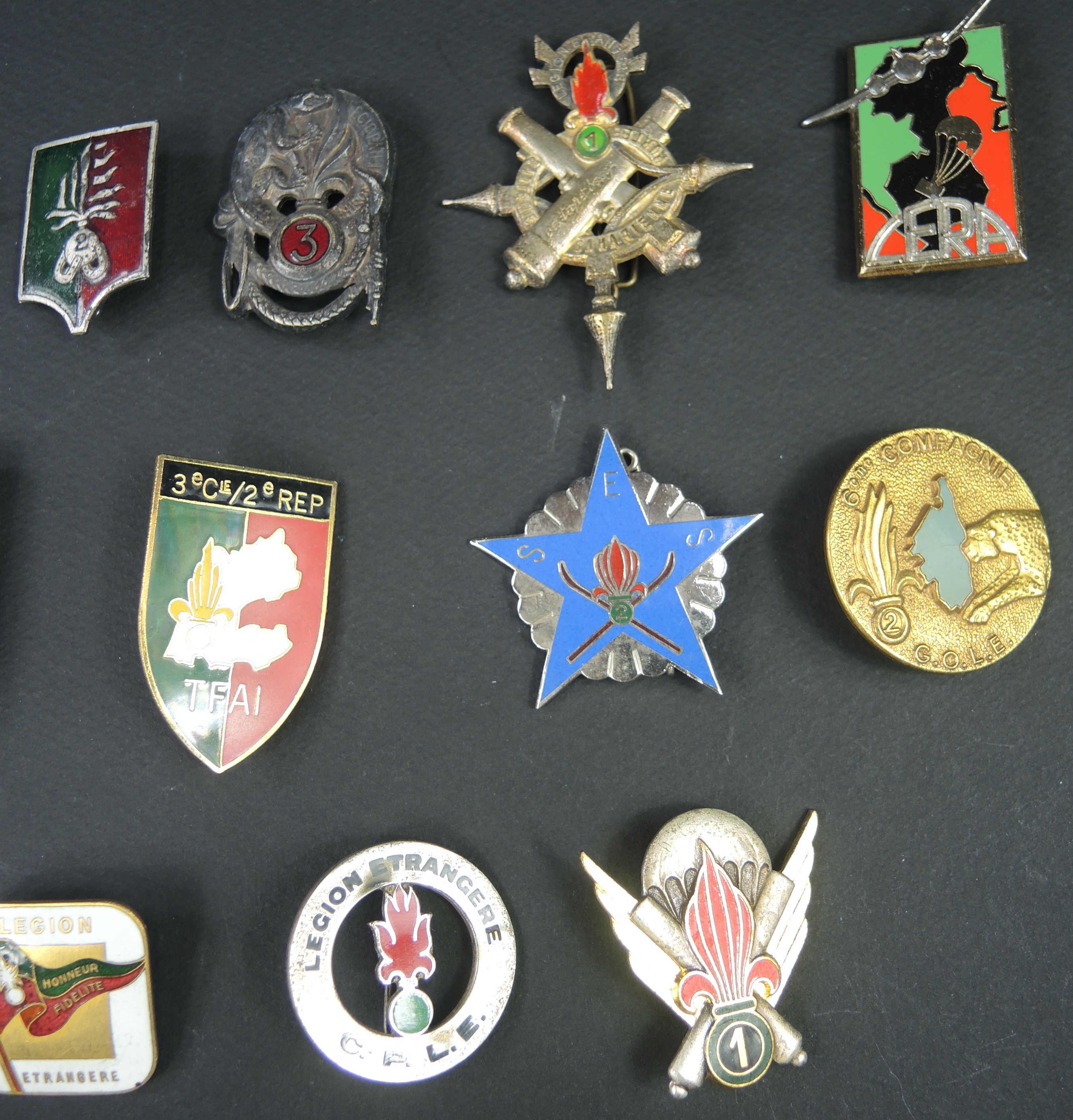 Armée de terre - ANCIEN INSIGNE DE BERET LEGION ETRANGERE 1° REI