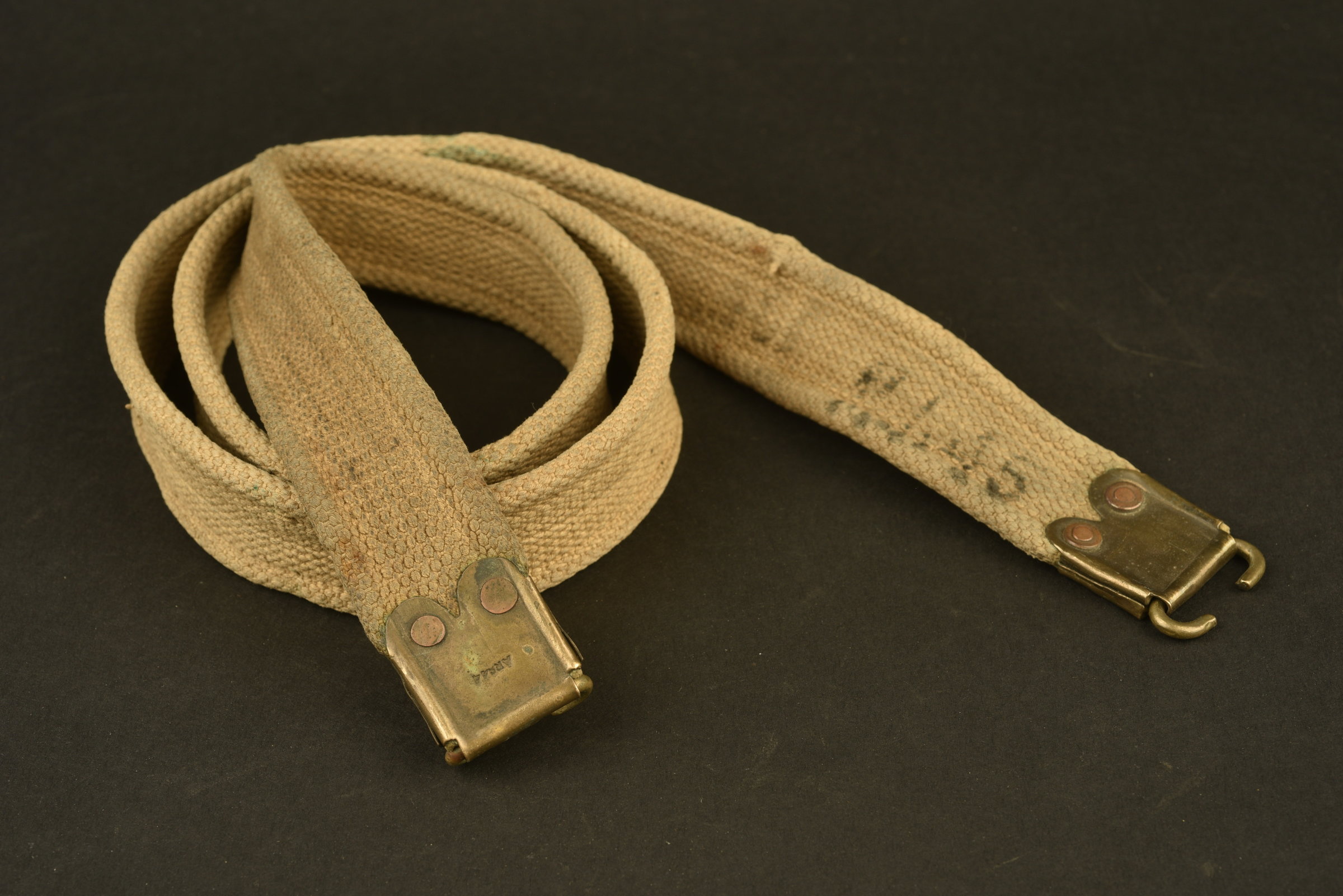 Sergent De Larmée Britannique En Uniforme Kaki Armé Dun Fusil Mk1 Leeenfield Magazine Victorien