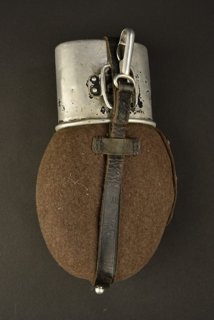 cantine militaire 4 lettres