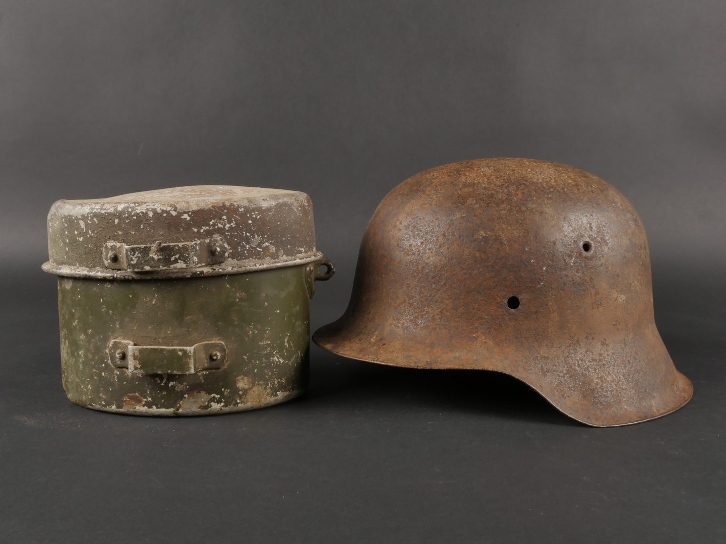 Casque Stahlhelm M42 Et Gamelle Aiolfi G b r casque-stahlhelm-m42-et-gamelle-aiolfi-g-b-r