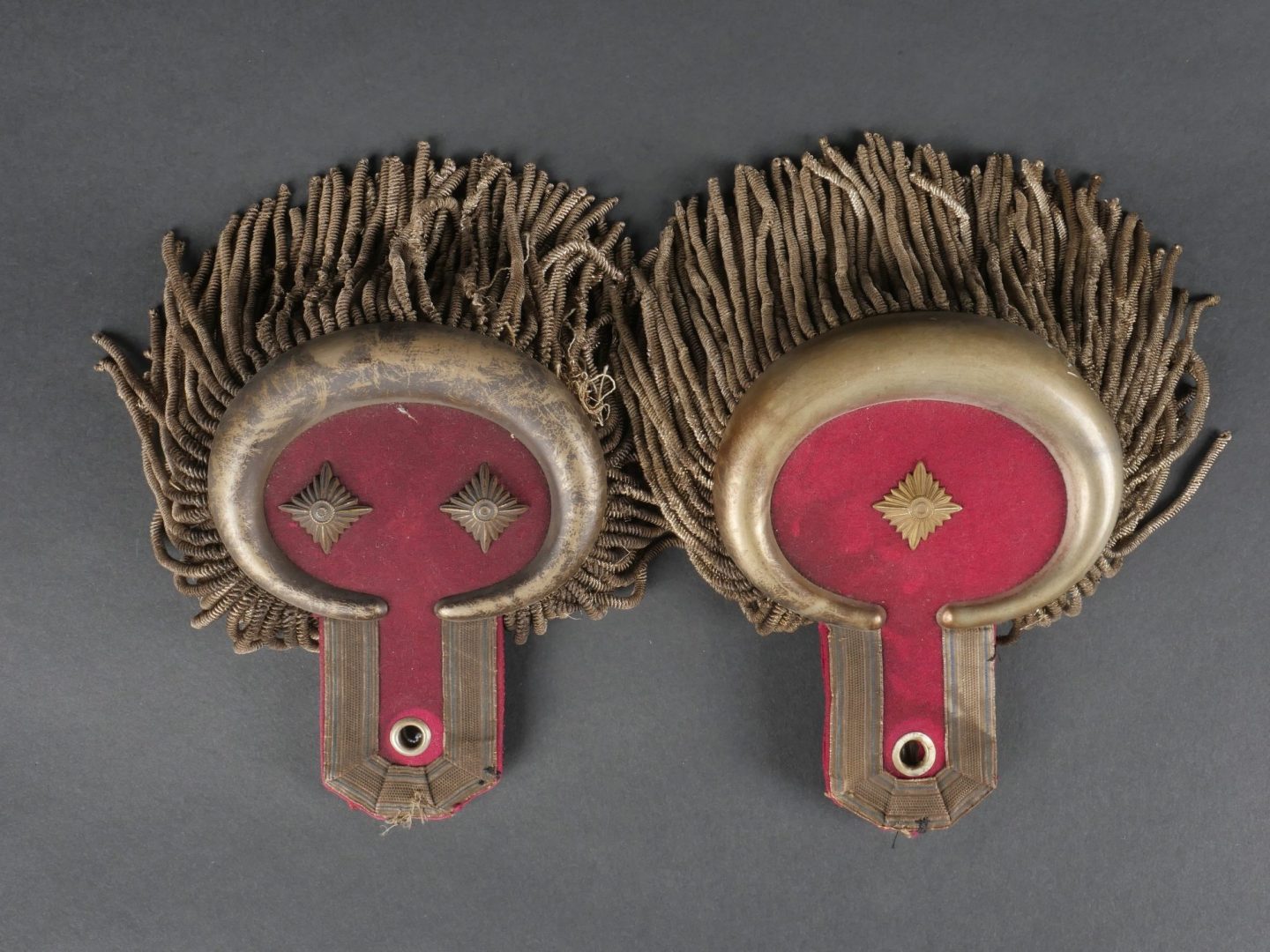 Lot deux épaulettes de cérémonie Chasseurs à pied - Epaulettes - Grades