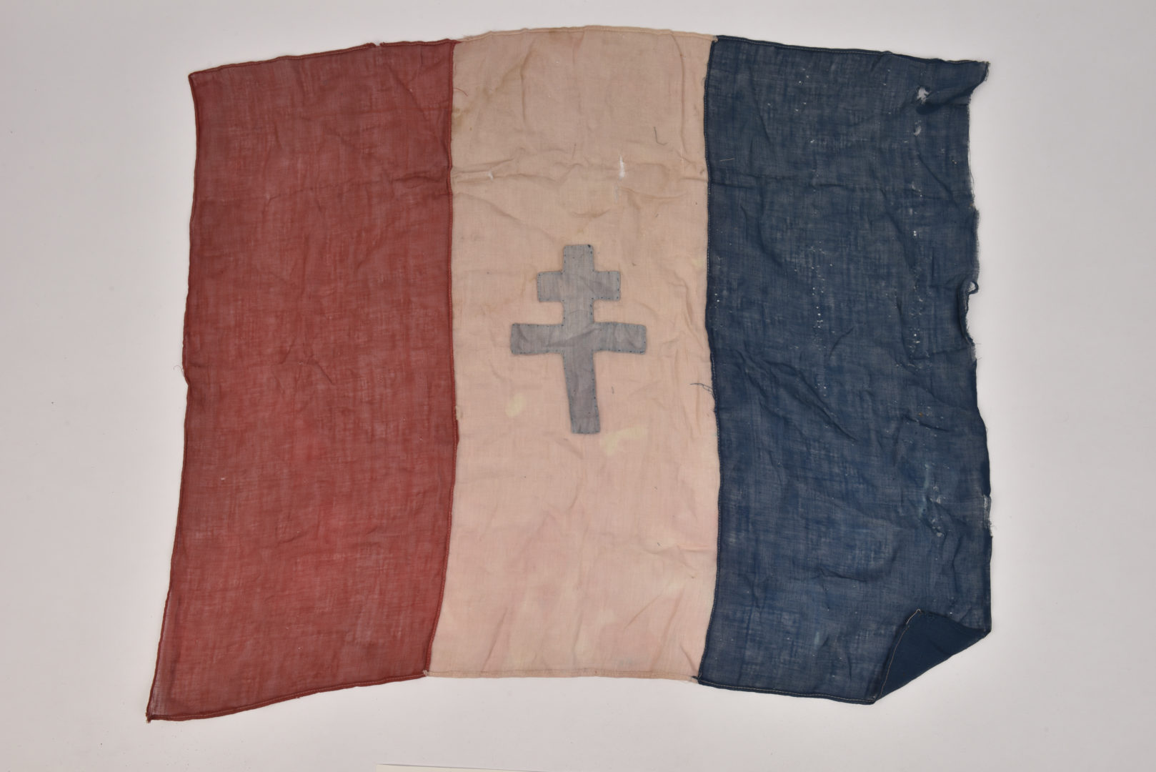 Drapeau de Libération à Croix de Lorraine provenant d'Angers