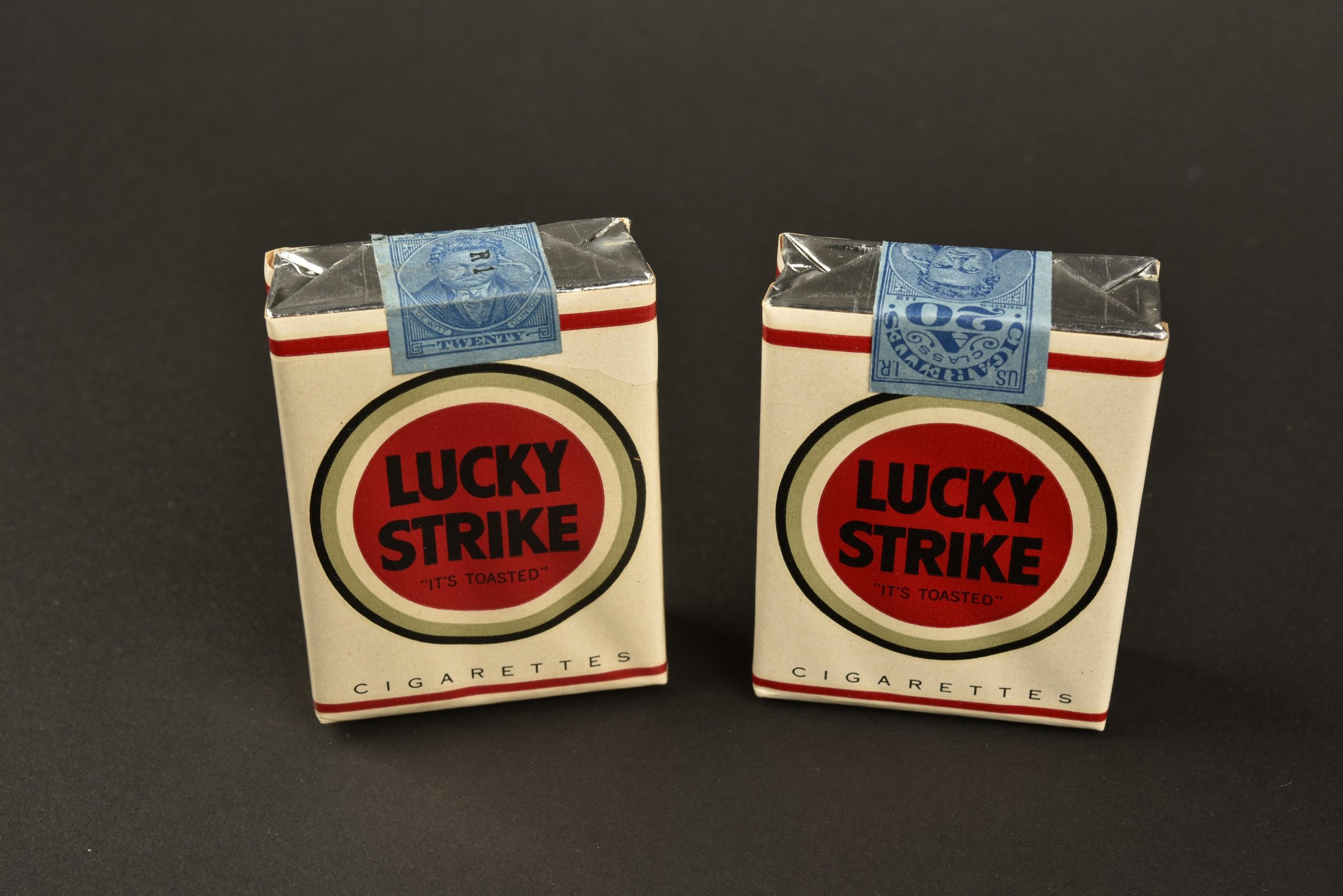 paquets-de-cigarette-lucky-strike-aiolfi-g-b-r