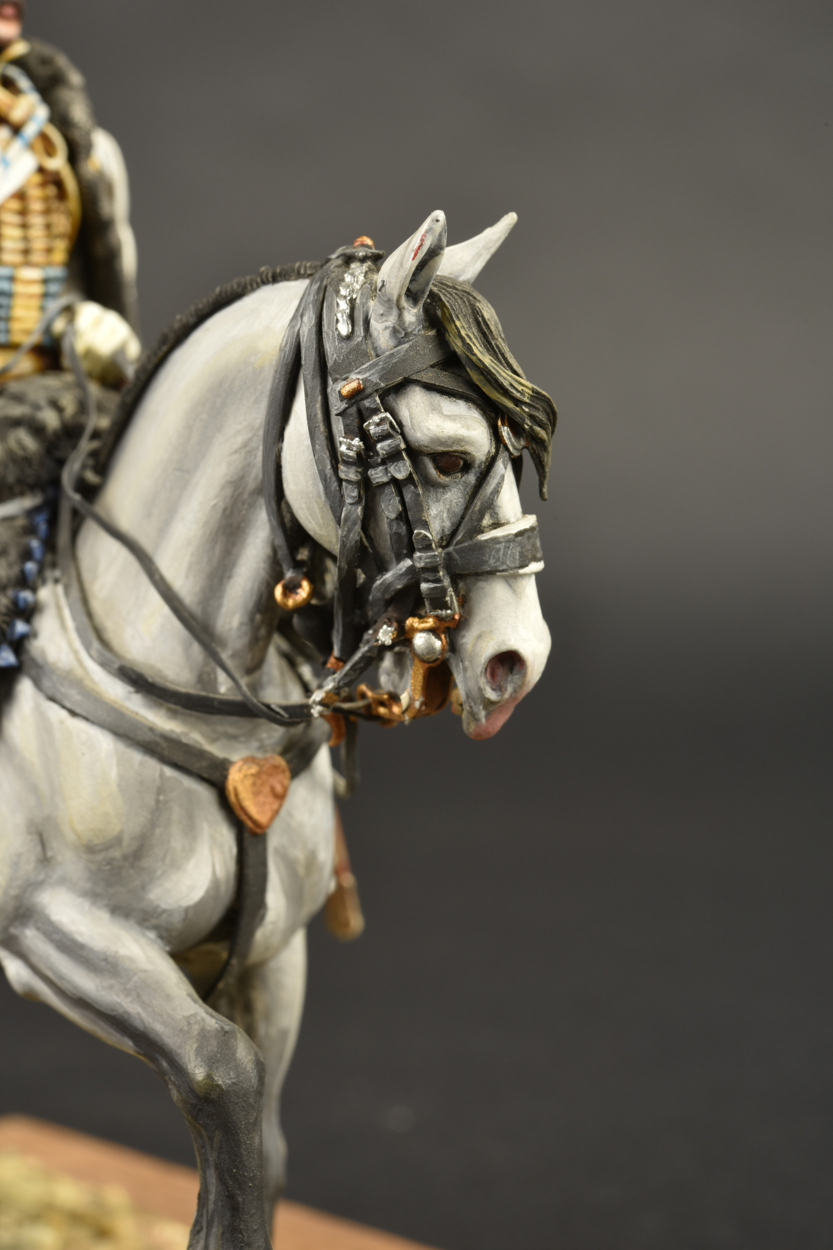OFFICIER DE HUSSARDS ALLEMAND, FIGURINE EN PORCELAINE, XX