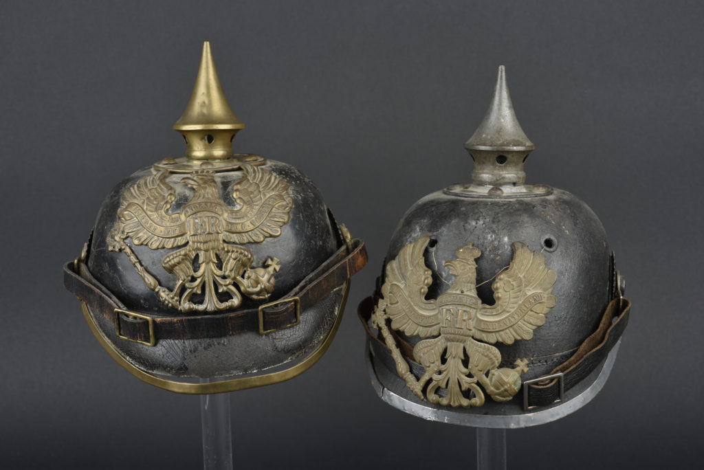 Les casques à pointe de troupe en cuir : les saxons