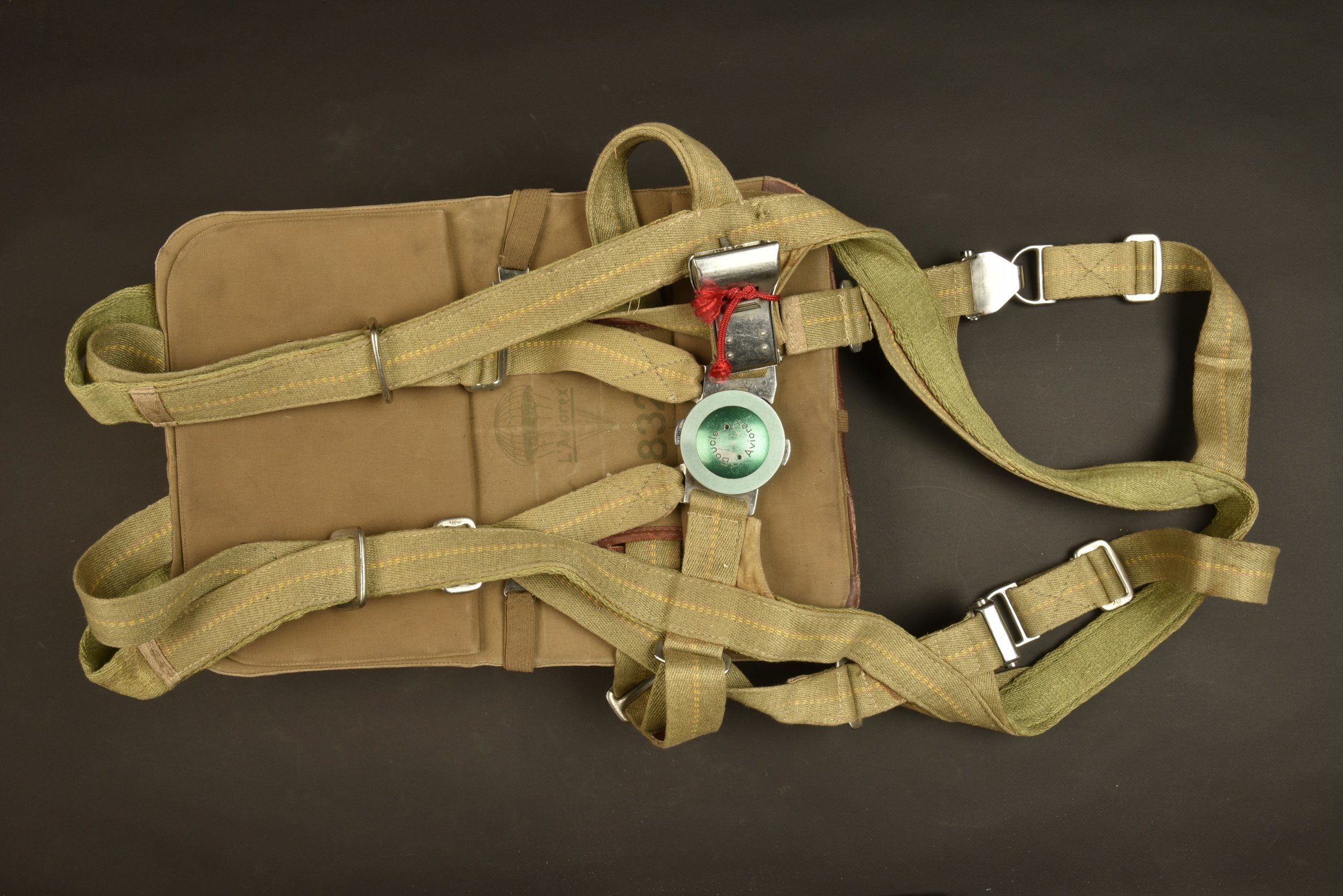 Pack Parachute Pilote Chasse Militaire US – Époque Vietnam 1962 – Vintage